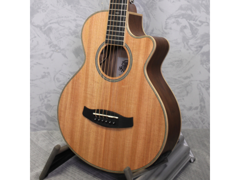 Tanglewood TRTCEBW Travel Size Electro Acoustic Guitar click to zoom image